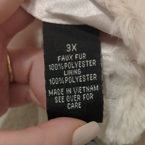 BCX Ivory Faux Fur Wrap - Picture 4 of 6